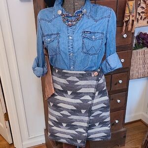 Stylish Gray Geometric Aztec Print Skirt. Vintage. Made In ITALY. Size 7/8 Wool.